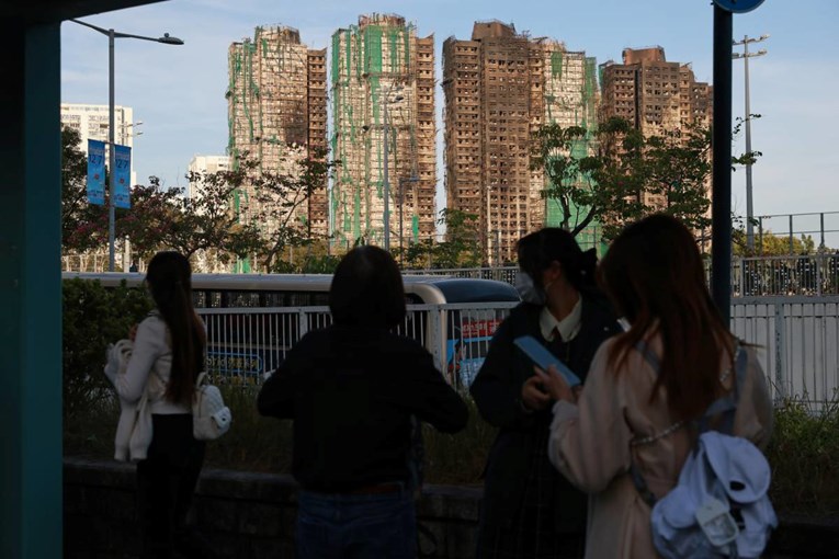 Još osam uhićenih zbog smrtonosnog požara u Hong Kongu, broj žrtava porastao na 128