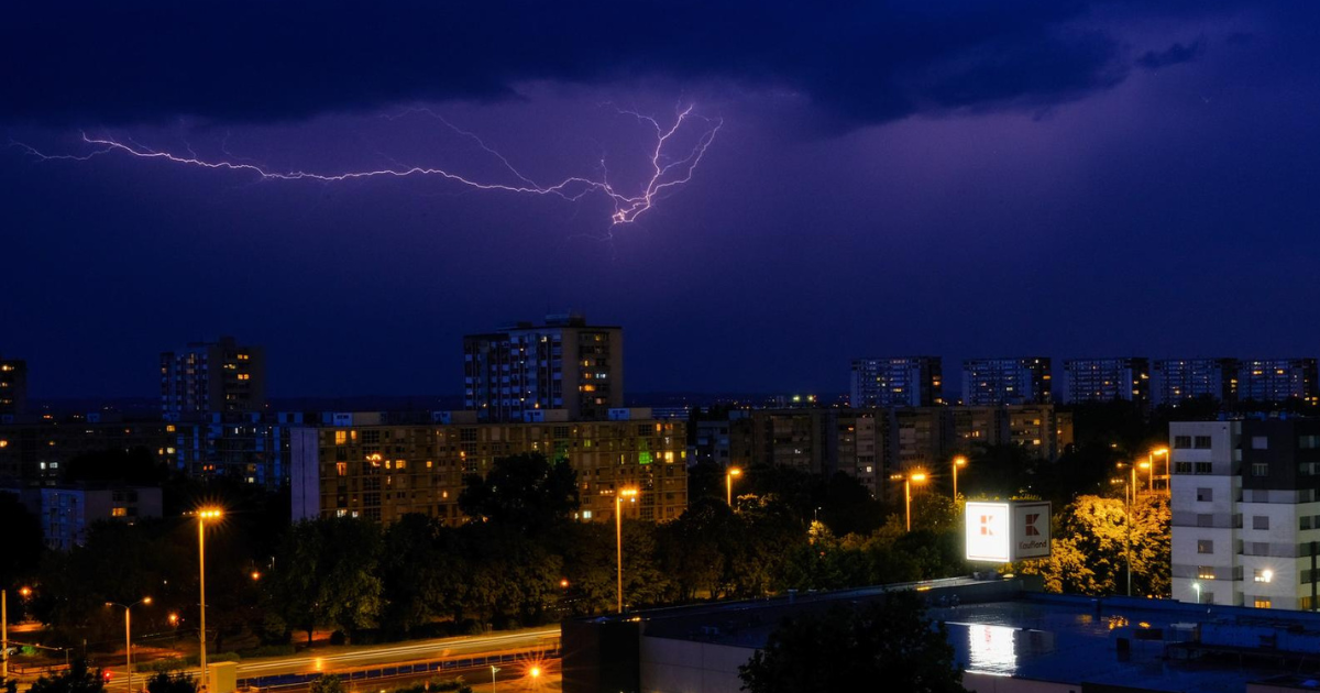 Ovako je izgledalo nebo iznad Zagreba tijekom olujnog nevremena