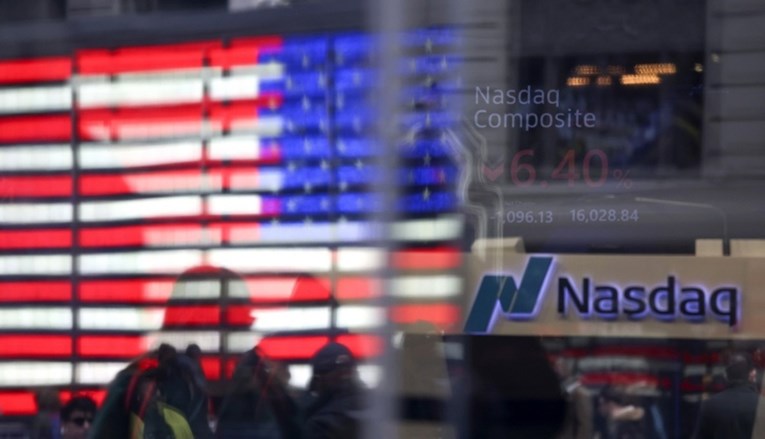 Wall Street tjedan ipak završio u plusu, europske burze u padu