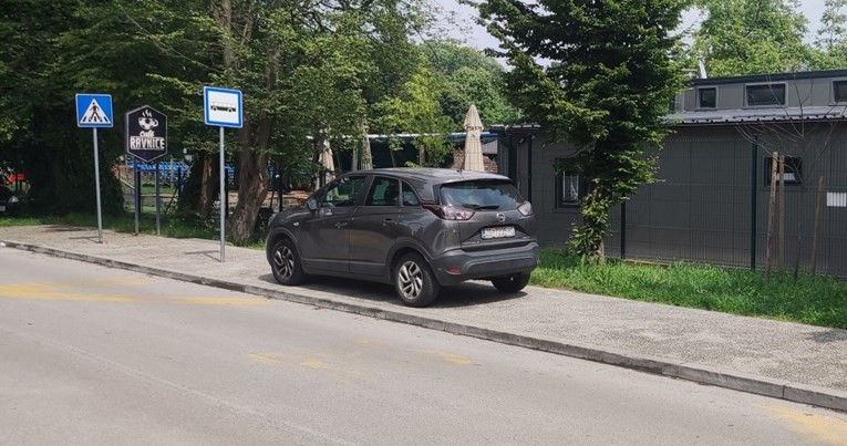 Bartulica na Ravnicama parkirao na autobusnoj stanci: "Ispričavam se ako sam smetao"