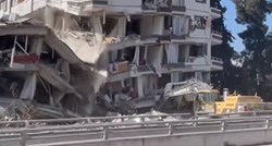 VIDEO Turčin u zadnji čas izbjegao smrt: Skočio s bagera koji je zatrpala zgrada
