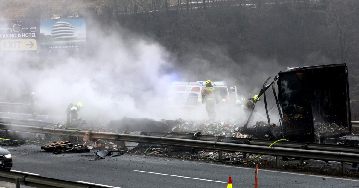 FOTO Lančani sudar kamiona na A1 u Sloveniji. Dvoje ozlijeđenih