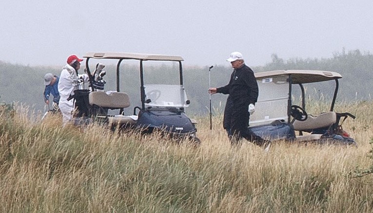 Trump stiže u Škotsku, Škoti pripremaju prosvjede