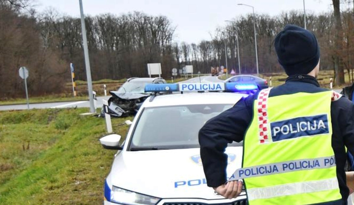 Auto sletio s ceste kod Okučana, čovjek hitno prebačen u bolnicu