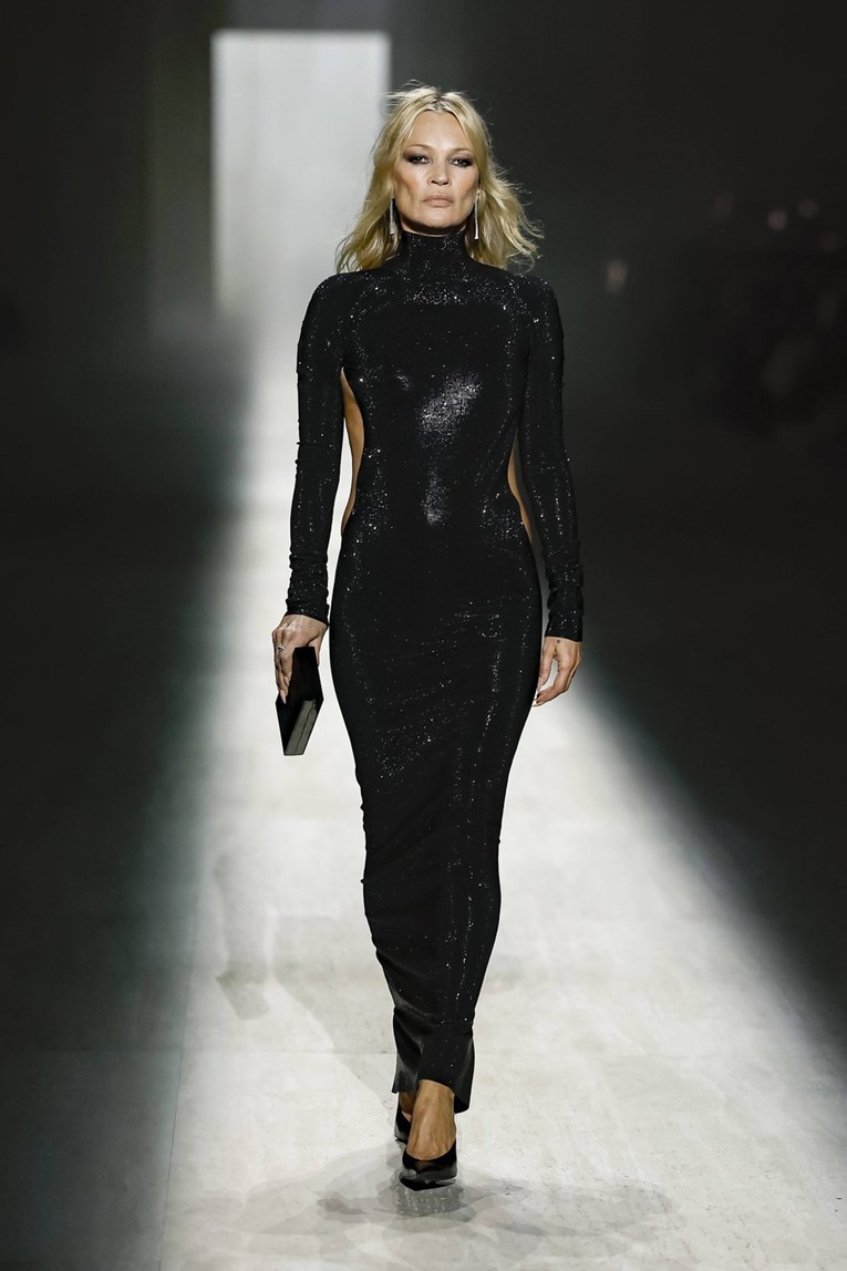 Slavna manekenka (52) prošetala u haljini s tangama, ljudi pišu: "Neukusno"