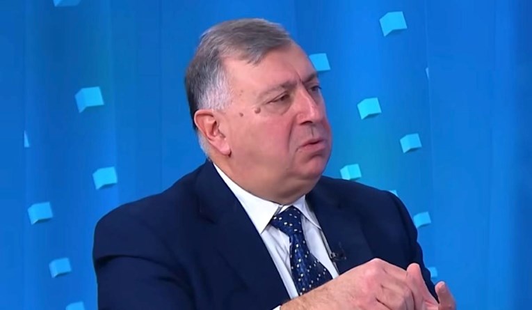 Tadić: Čitava Europa se naoružava, a mi se bavimo time je li netko održao koncert