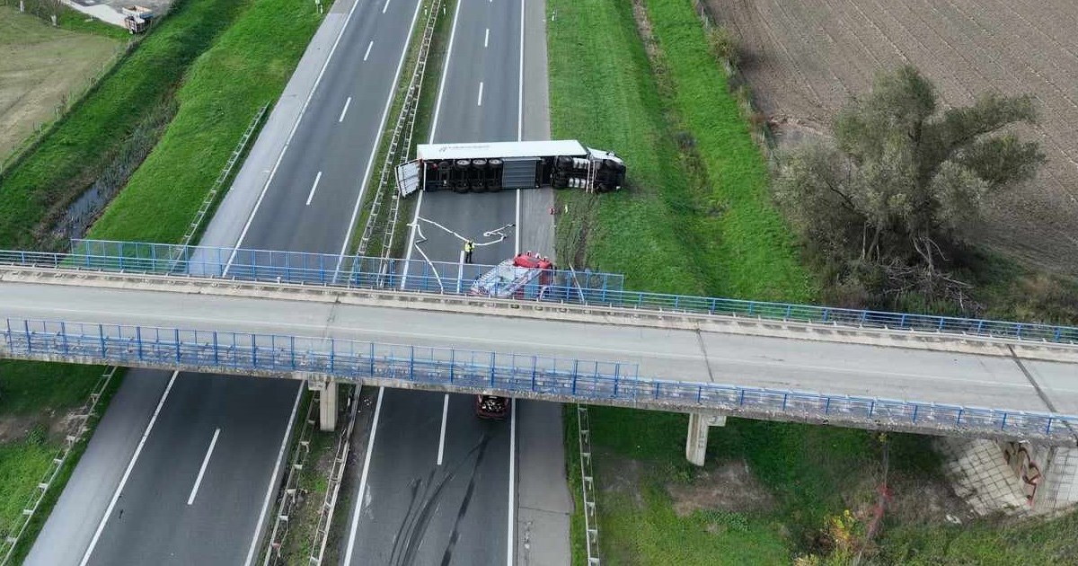 FOTO Vatrogasci objavili slike iz zraka prevrnutog kamiona koji je blokirao A3