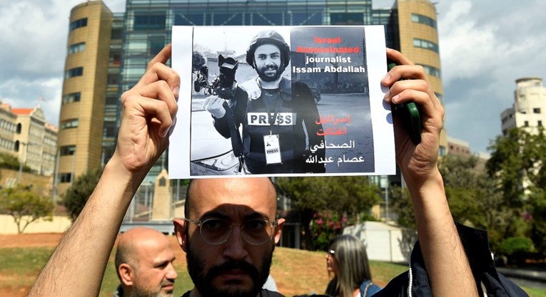 Reuters: Naš novinar je imao plavi šljem i natpis "PRESS". Izraelci su ga ubili