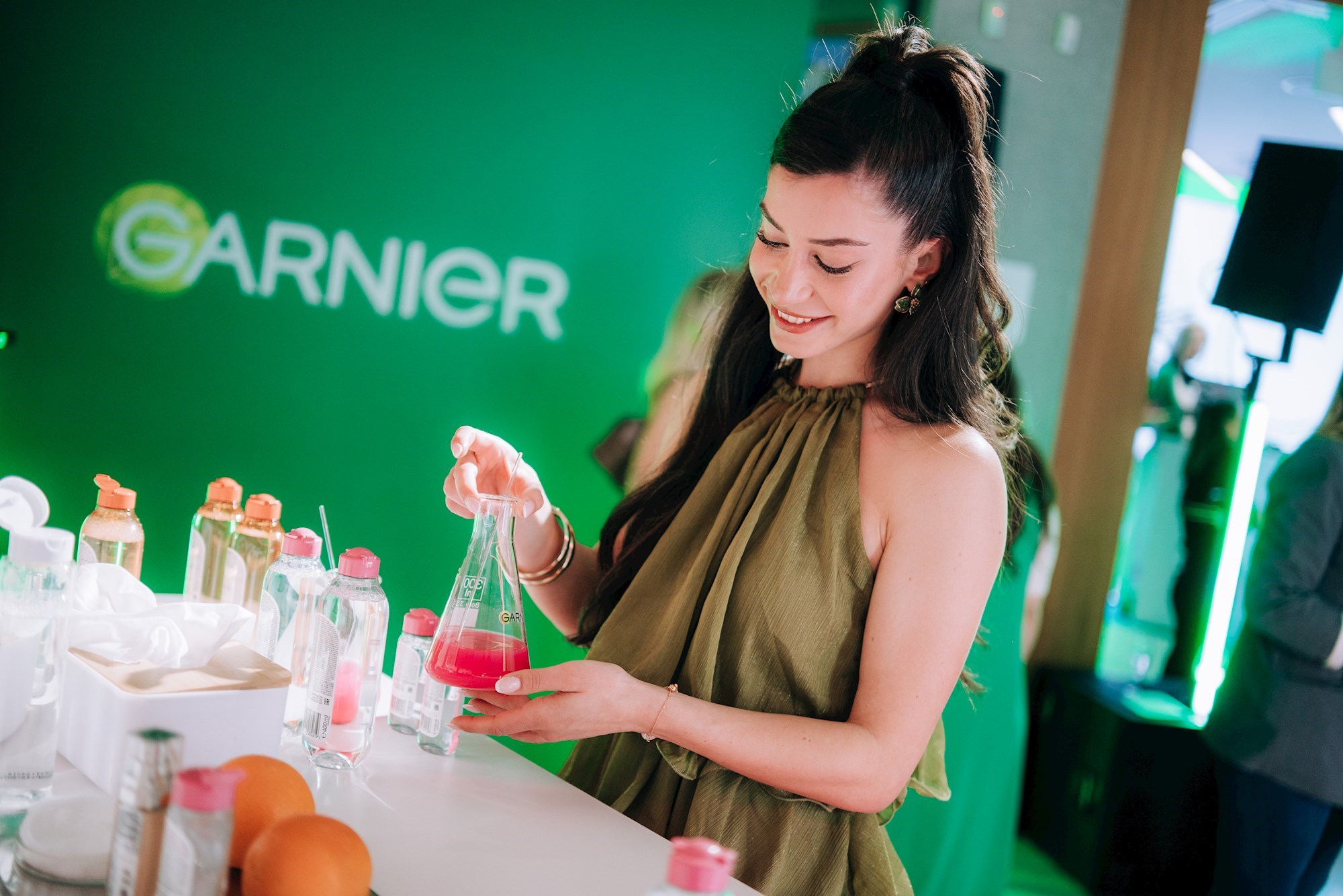 Skin Lab: Influenceri stajali u redovima da im analiziraju kožu, ekipa se oduševila