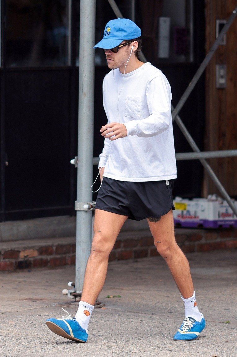Harry Styles opet diktira trendove. Njegove tenisice teško je ne primijetiti