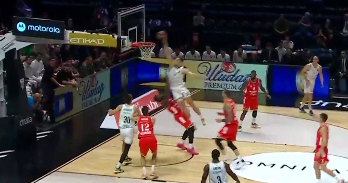 Bosanski košarkaš zakucao preko igrača Crvene zvezde. Pogledajte majstoriju