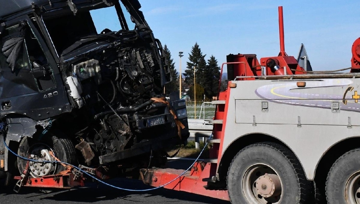 Detalji nesreće na A3: Turčin teretnjakom naletio na četiri auta, ozlijeđeno 12 ljudi