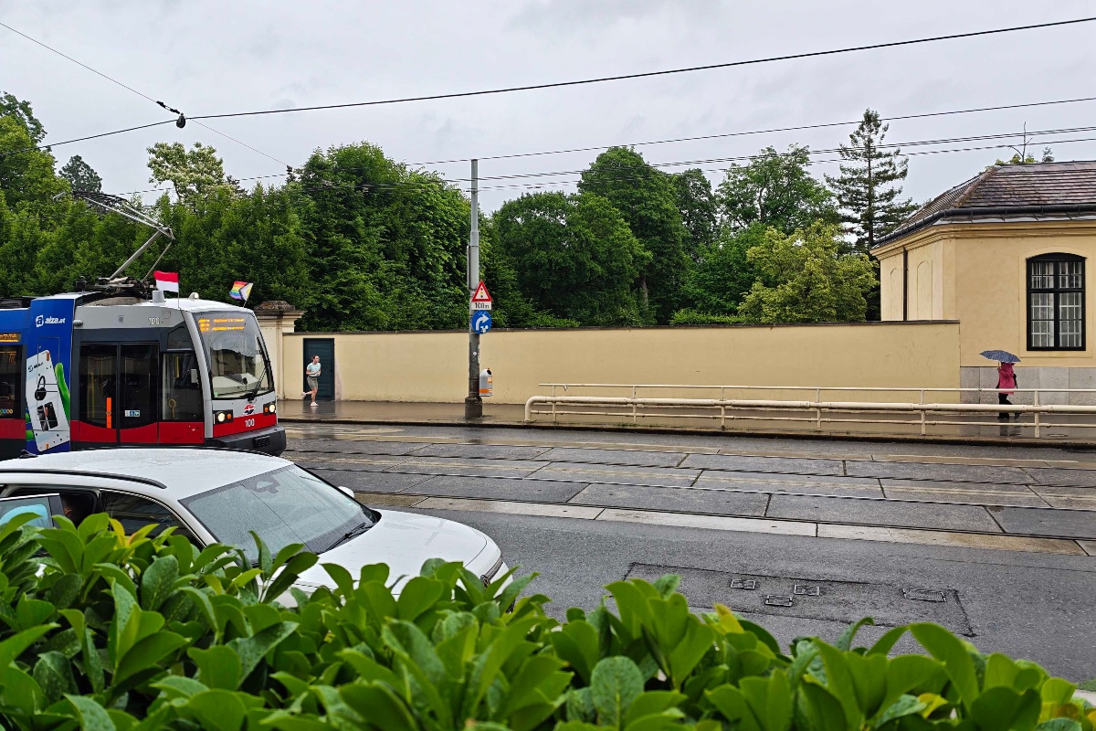 Dok u Zagrebu ljudi skidaju LGBT zastave, u Beču su posvuda (i nikome ne smetaju)