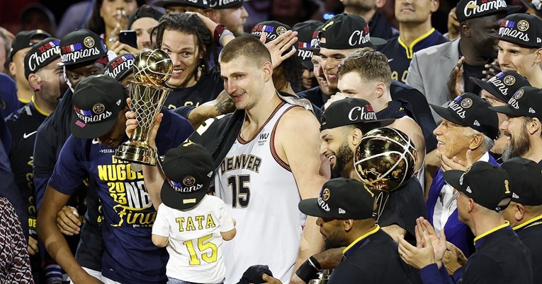 Pogledajte Jokićev izraz lica nakon prijedloga što da napravi s NBA prstenom