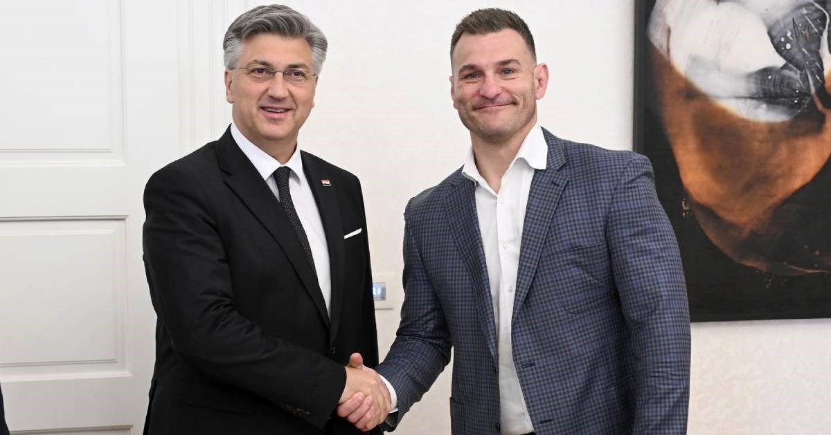 Stipe Miočić dobio hrvatsku domovnicu. Evo što je poklonio Plenkoviću