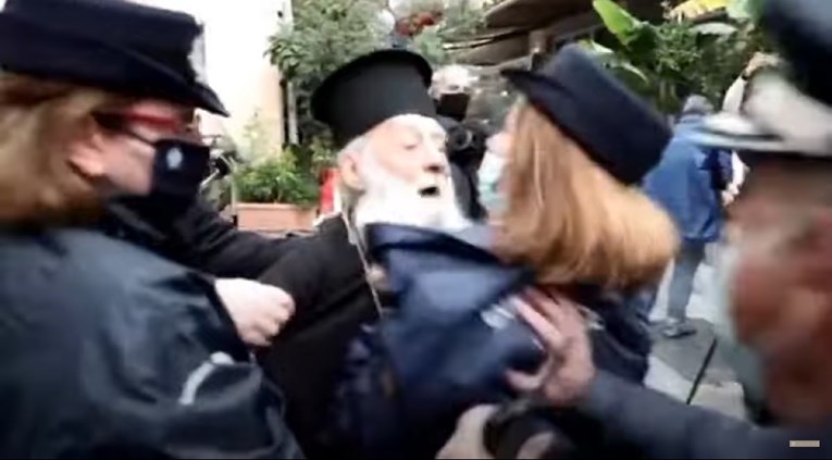 VIDEO Pop se u Ateni derao na papu Franju: "Papa, ti si heretik"