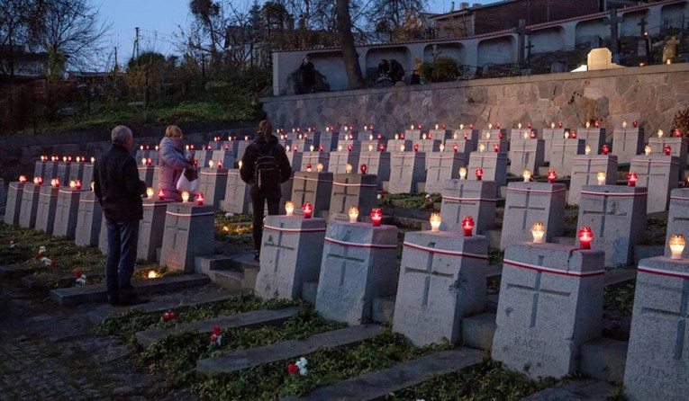 U slabo procijepljenoj Poljskoj od covida do sada umrlo više od 100.000 ljudi