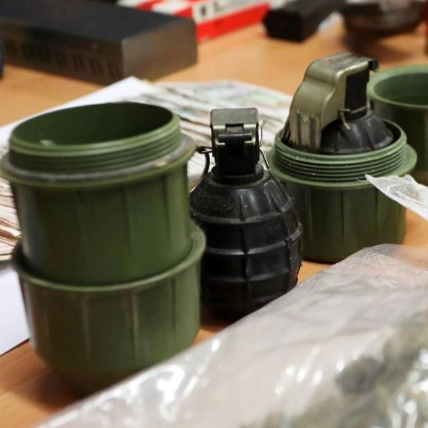 Muškarac (70) kod Knina prijetio obitelji. Kod njega nađene puška, bomba, mine...