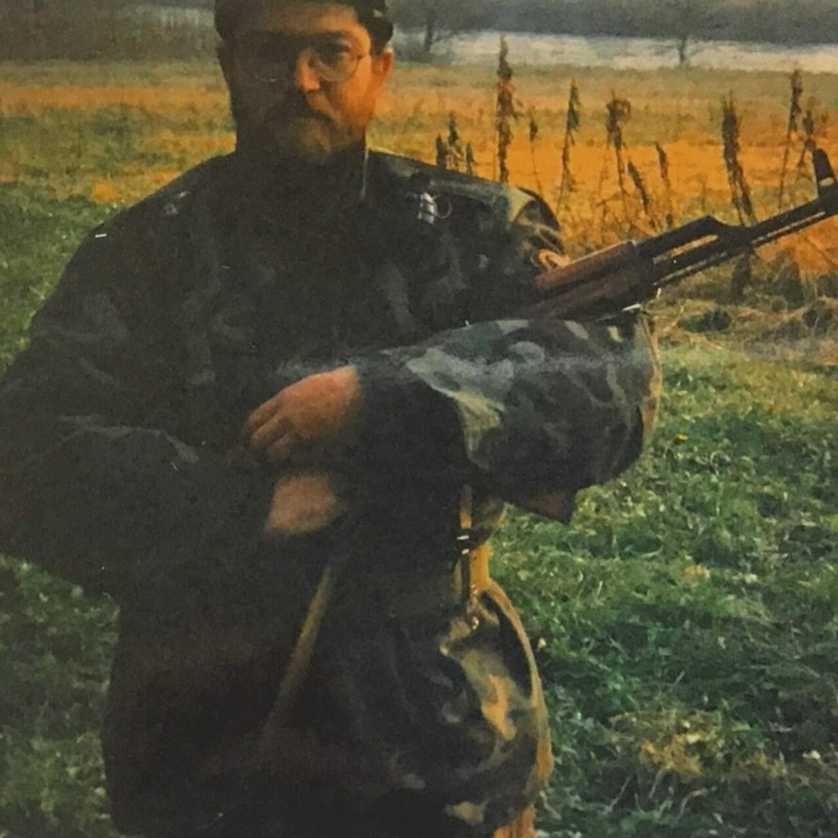 Picula objavio fotku sebe u uniformi i s puškom. Naljutio šefa srpske oporbe