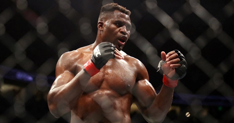 Ngannou brutalnim nokautom slavio u povratničkoj MMA borbi. Brazilac izgubio svijest