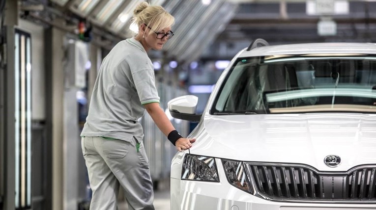 Češka je protiv zabrane prodaje automobila na fosilna goriva