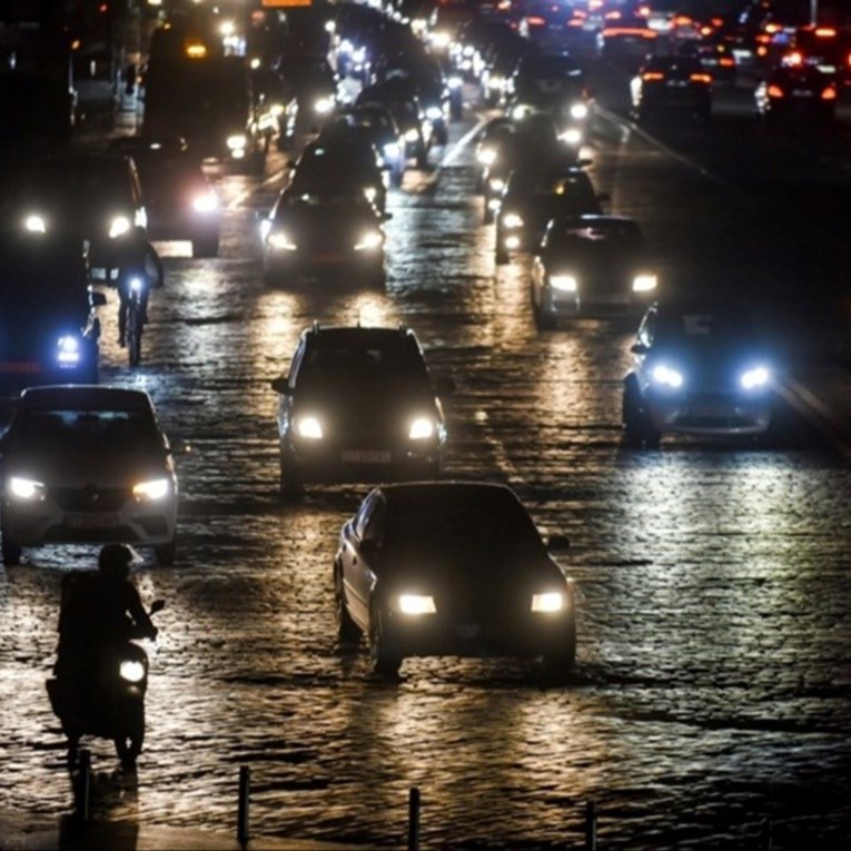 EU popustila pod pritiskom autokompanija. "Spašena je europska autoindustrija"