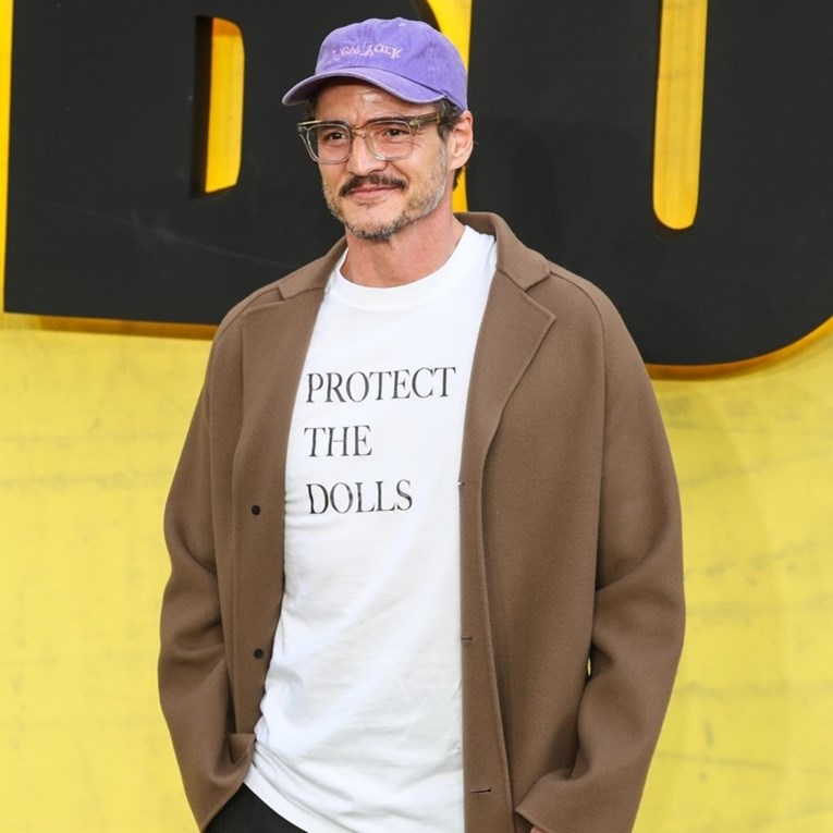 Pedro Pascal prošetao crvenim tepihom u majici s porukom posvećenom trans ženama