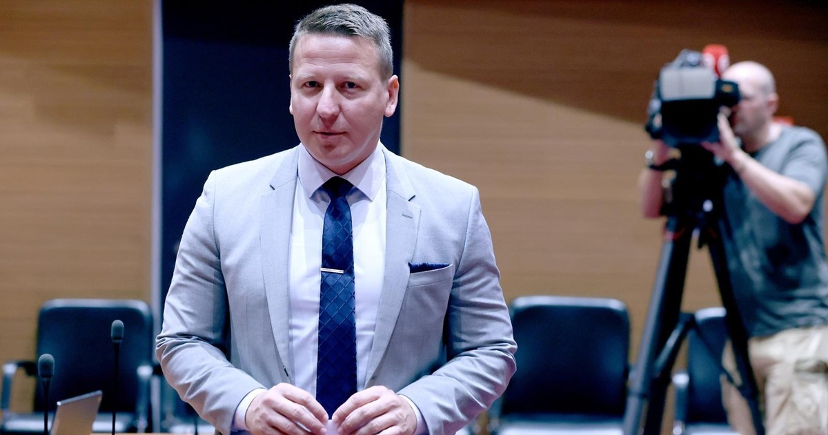 Zurovec osniva novu stranku