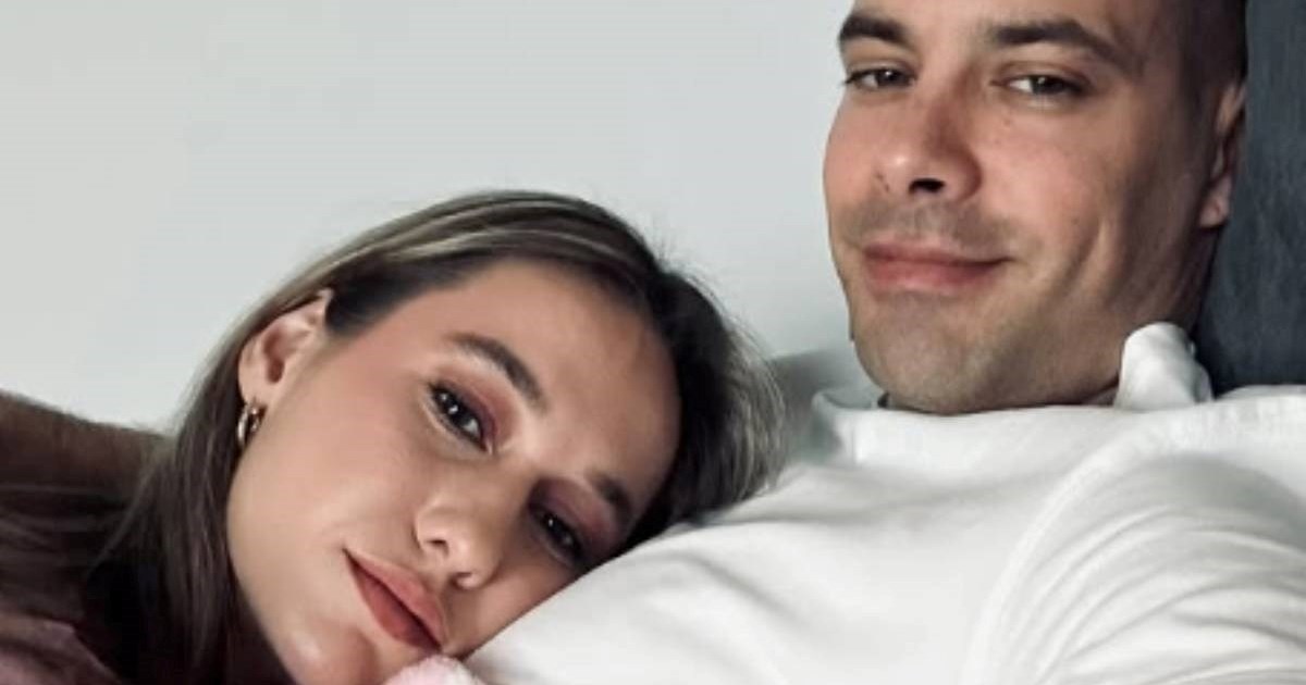 Zvijezde serije U dobru i zlu iznenadile fotkom. Pozirali zajedno ležeći