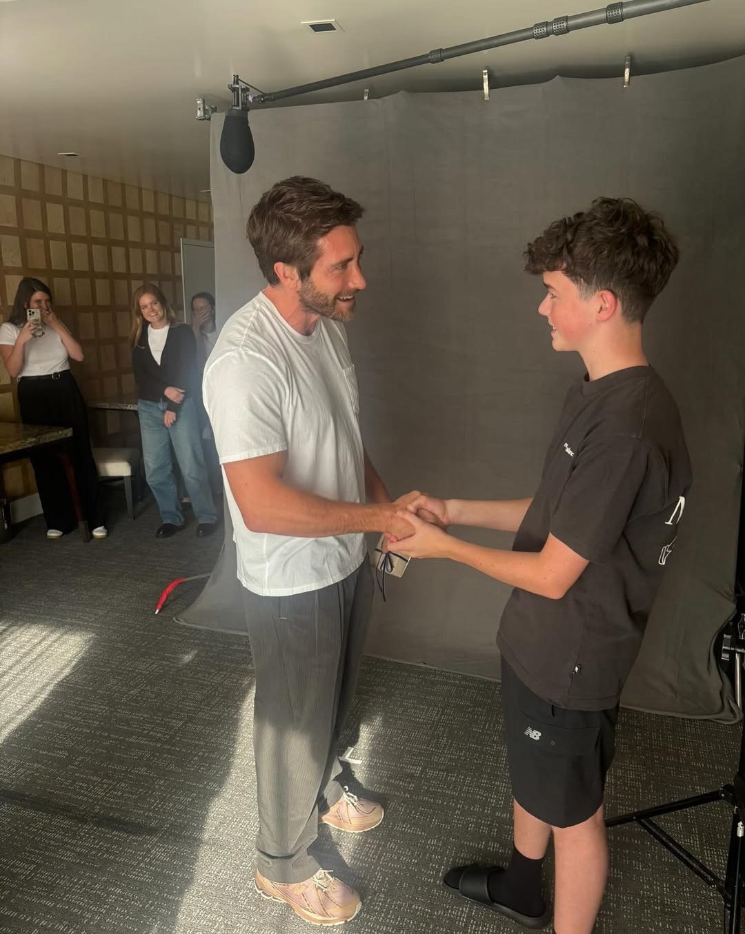 Jake Gyllenhaal imao je poseban poklon za Owena Coopera uoči Emmyja 🥰