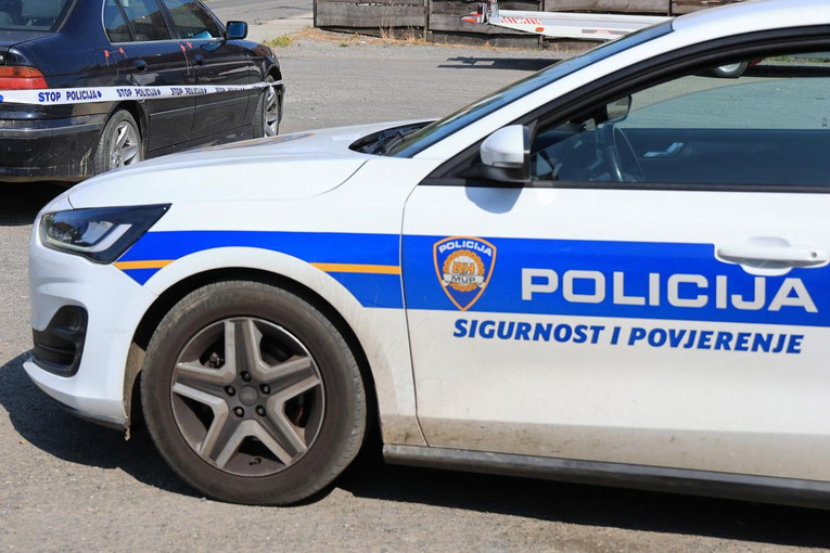 Odbila poslužiti dvojicu pijanih u kafiću, oni joj prijetili. "Razbit ćemo te"