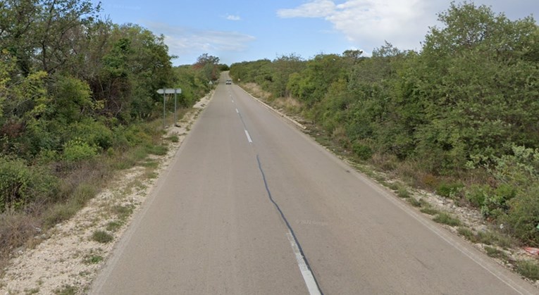 FOTO Sudar motora i kamiona kod Zadra, kamion izgorio. Poginula jedna osoba