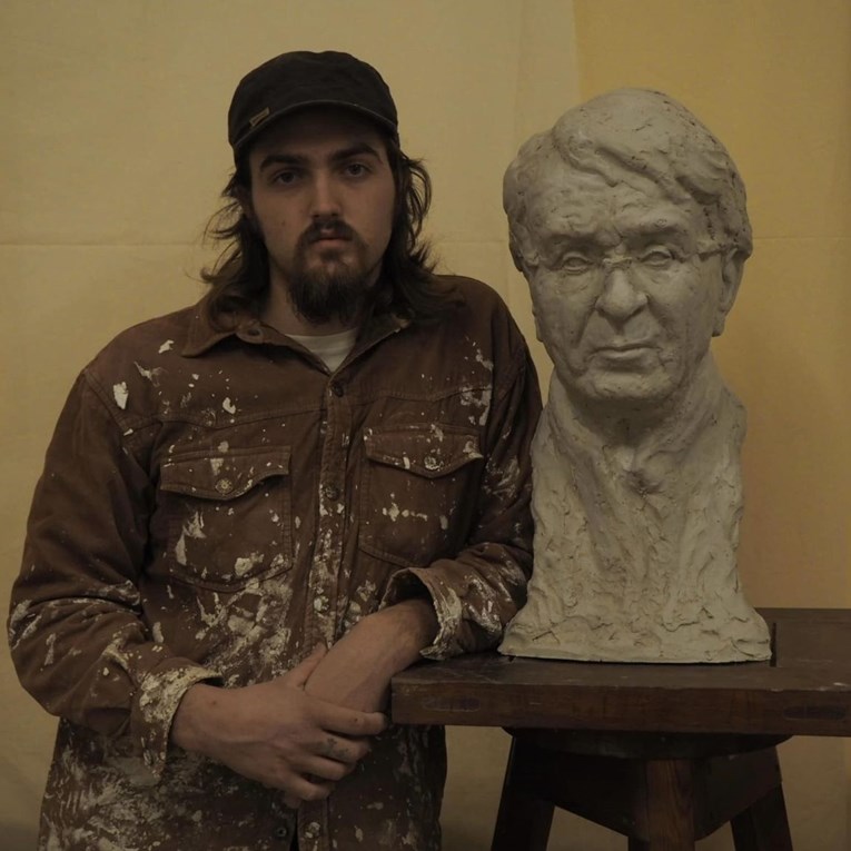 Mladi student Akademije likovnih umjetnosti izradio bistu Ćire Blaževića