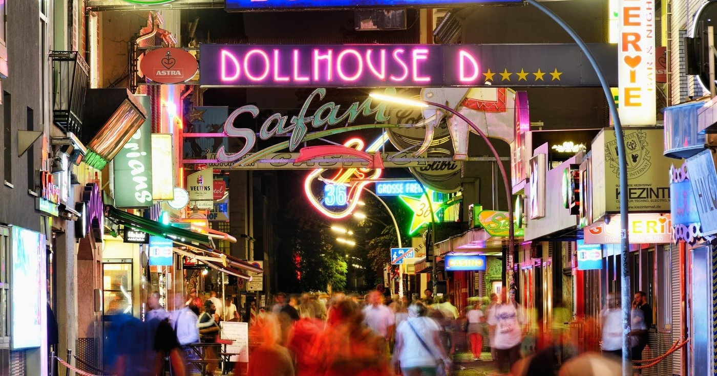 Hrvati tulumarili u kvartu kur*i, droge i alkohola. Malo dalje pisala se povijest