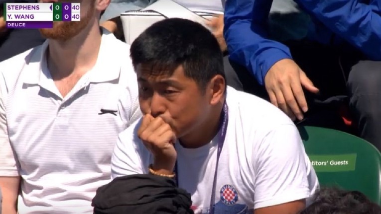 Kinez u Hajdukovoj majici na tribinama Wimbledona