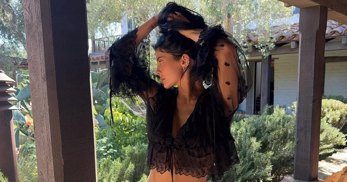 Kylie Jenner proslavila rođendan u prekrasnoj bluzi koju smo morali pronaći