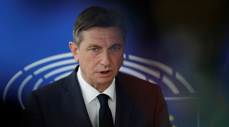 Pahor indirektno prozvao Janšu, poziva na pristojnu javnu komunikaciju s kolegama