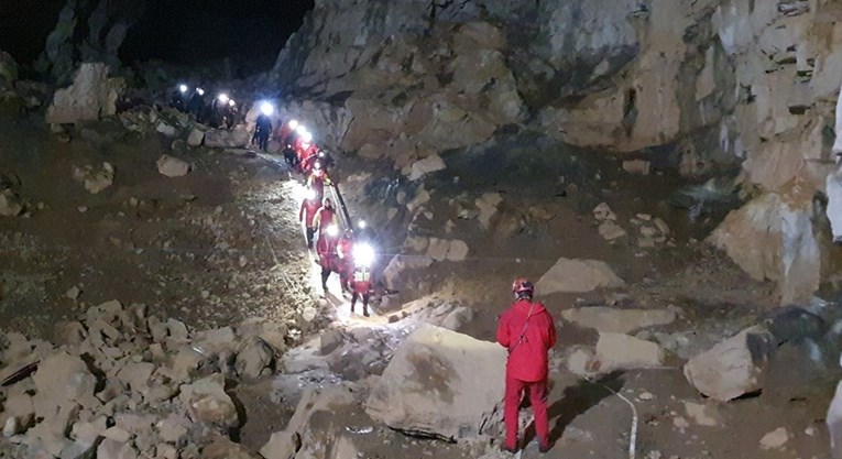 18 sati spašavali slovenskog speleologa sa 150 metara dubine. Upao je u špilju