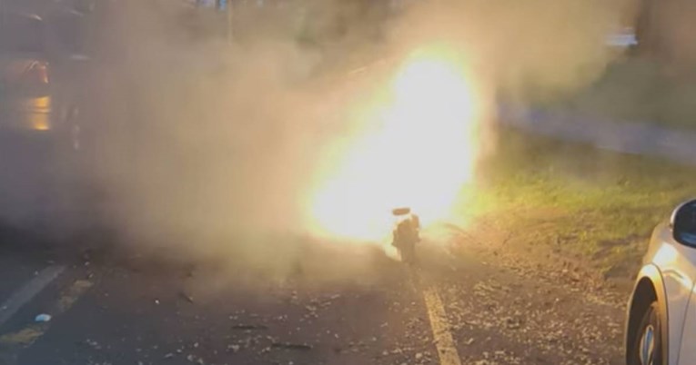 U Zagrebu se zapalio električni romobil, pogledajte snimku