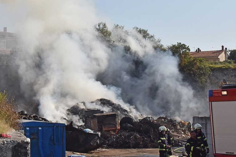 Upozorenje zbog požara u Puli vrijedi za građane koji žive u blizini odlagališta