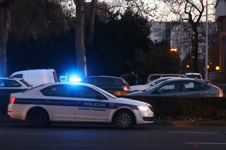 Trojica u Zagrebu napala maloljetnu osobu. Oteli joj mobitel i ozlijedili je