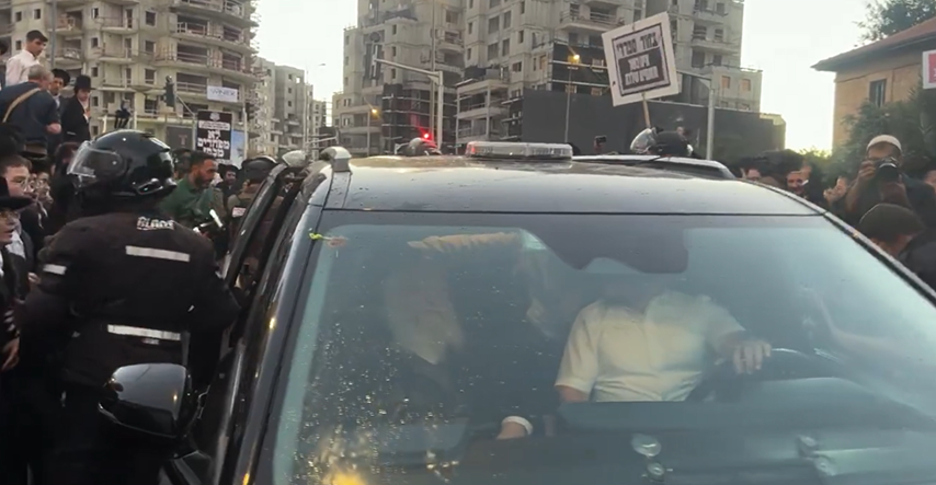 VIDEO Ultraortodoksni Židovi kamenjem gađali auto izraelskog ministra