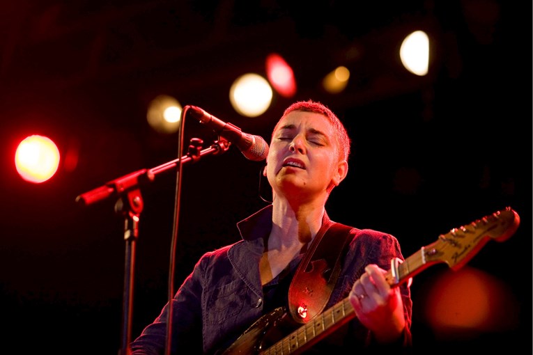 Voštana figura Sinead O’Connor izazvala negativne reakcije, njezina obitelj šokirana