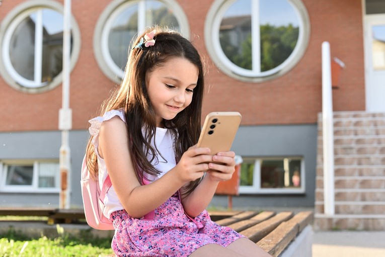 Studija otkrila rizike korištenja pametnih telefona kod djece mlađe od 13 godina