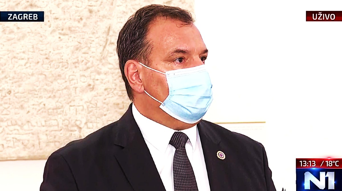 Beroš prozvao znanstvenike pa otišao dok su mu novinari još postavljali pitanja