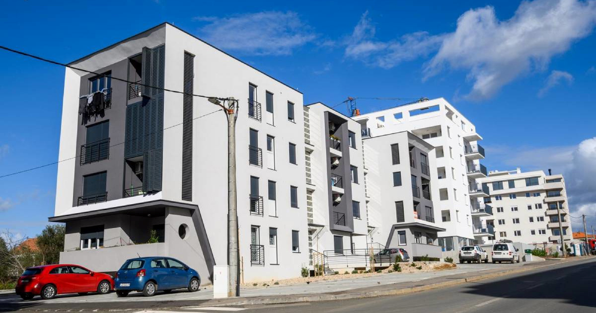 Porezna uprava započela sa slanjem poreza na nekretnine za 2025.