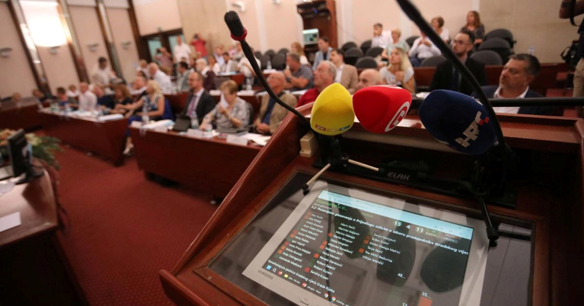 Vijećnici 6 stranaka u Rijeci: Gradonačelnica poziva na dijalog, a surađuje s Mostom