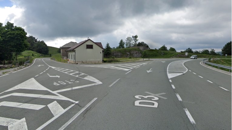 Motociklist poginuo u sudaru s automobilom kod skretanja za Crikvenicu