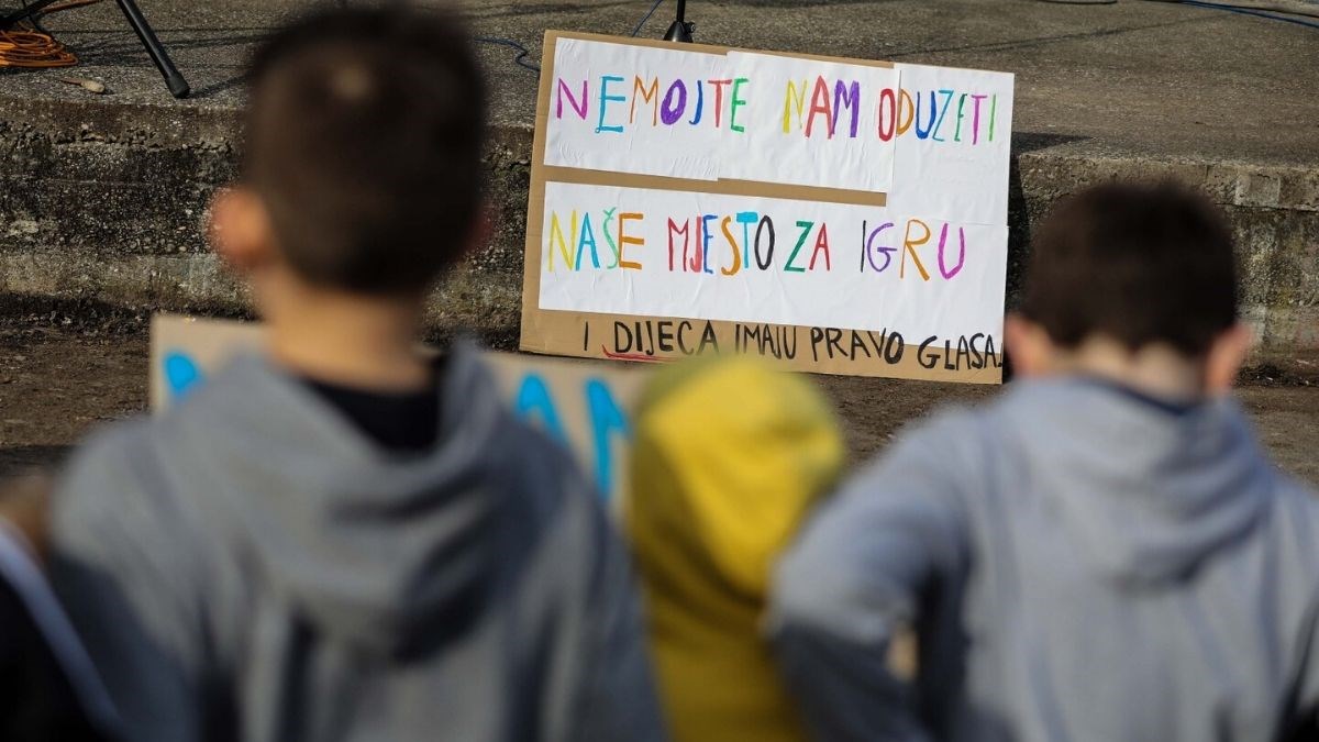 U zagrebačkoj Dubravi prosvjedovali protiv rušenja parka: Gnjevni smo i bijesni