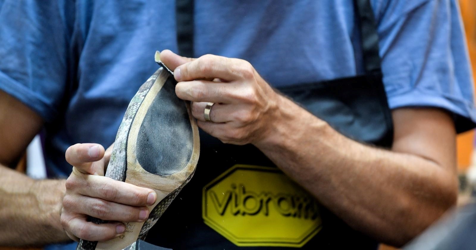 Obrtnici iz Zagreba sutra će besplatno šivati gumbe, popravljati cipele i torbe